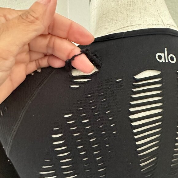 Alo Wandered Stretchy Blouse Cutout Long Sleeve Scoop Neck Lightweight Solid Bla - Picture 9 of 9